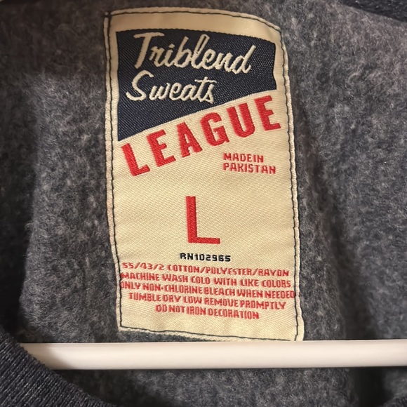 Notre Dame crewneck. - Picture 2 of 2